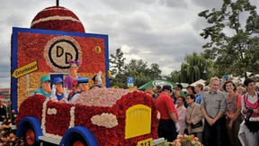 Motivwagen mit Tausenden Blüten