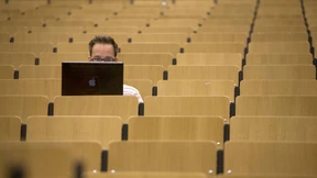 Mit fünf Studenten im Seminar