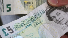 Pfund nimmt nach Zinssenkung Talfahrt auf