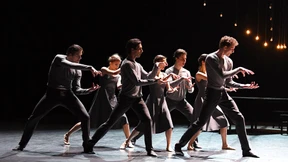 Cheerleader in Elektrobeat-Ekstase