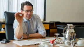 Scheuer: „Ich bin nicht der Buddy der Auto-Bosse“