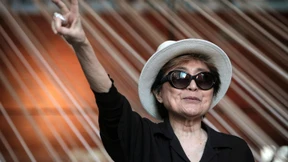 Yoko Ono erhält John Lennons Schweizer Uhr zurück