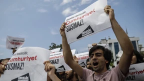 „Cumhuriyet“-Mitarbeiter bleiben in Haft