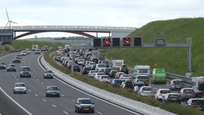 Autos informieren sich über Staus und Glatteis