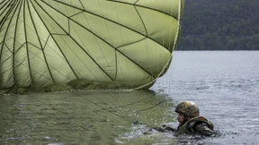 In der Luft, zu Wasser und erst dann zu Lande
