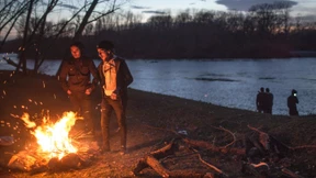 Griechische Grenzer greifen 92 nackte Migranten auf