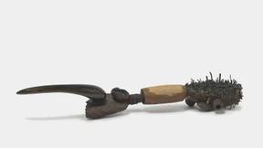 Die Rasierklinge im Gesicht