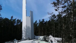 Riesenwindrad bricht aus unklarer Ursache zusammen