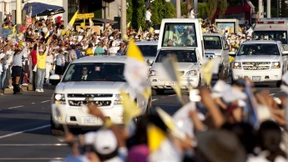 Papst  verspricht Hilfe im Kampf gegen Drogen