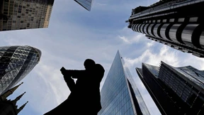 Ausländische Arbeitskräfte sorgen sich um politische Stabilität