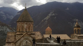Schaut nach Berg-Karabach!