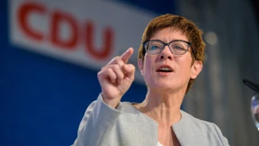Kramp-Karrenbauer plädiert für härteren Umgang mit Flüchtlingen