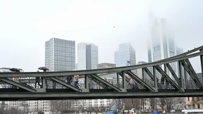 Mann verletzt Frau mit Rasierklinge schwer am Hals