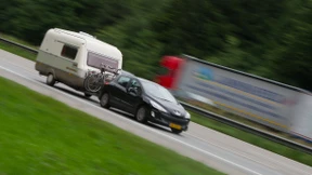 Fahrer bemerkt fehlenden Wohnwagen erst nach 100 Kilometern