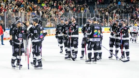 Angriff von rechts auf Kölner Eis