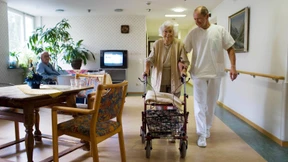 Altenpfleger sollen schneller geschult werden