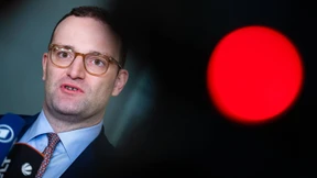Spahn reißt alles an sich