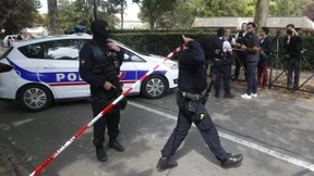 Angreifer ersticht Mutter und Schwester