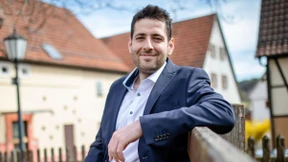 Ostelsheim wählt Geflüchteten Syrer zum Bürgermeister