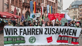 Bahnen und Busse stehen still