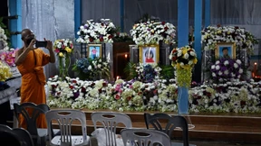 Bestattungszeremonie für getötete Kinder und Betreuer beginnt