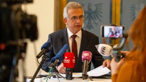 Maulkorb vom gläsernen Oberbürgermeister