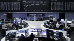 Dax hält sich über 10.000 Punkten