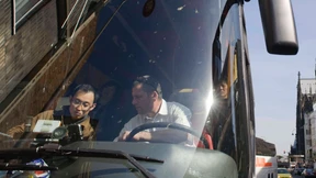 Pinkelpause von Busfahrer verursacht 15.000-Euro-Schaden