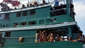 Malaysia weist Boote mit Hunderten Flüchtlingen ab