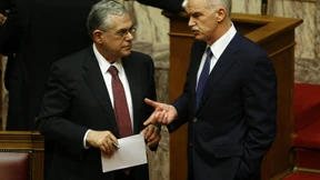 Parlament in Athen billigt Haushalt 2012