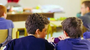 Lehrer drehen Schülern Versicherungen an