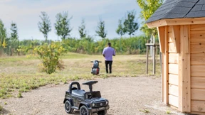 Licht und Schatten im Krankenhausgarten