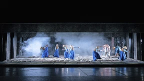 Weltretter mit Fellmütze