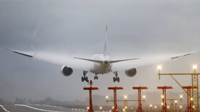 Flugzeugcrew fliegt nach Alkoholtest aus Maschine