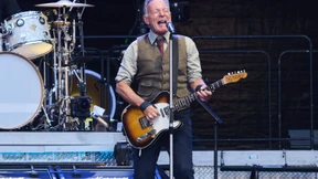 Metallteil fällt bei Bruce-Springsteen-Konzert von der Decke