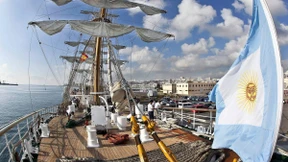 Streit über Schulschiff spaltet Regierung 