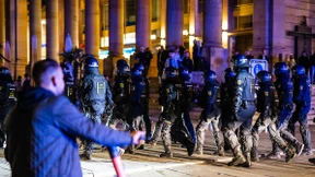 Mehrere Polizisten bei Unruhen am Wochenende verletzt