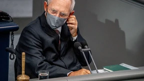 Schäuble ordnet Maskenpflicht im Bundestag an