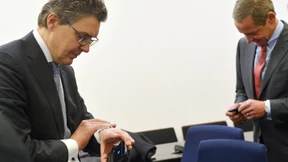 Die nächsten Banker stehen vor Gericht