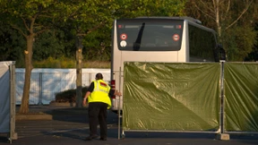 Rechtsextremisten versammeln sich abermals vor Notunterkunft