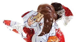 Wie der Schmelz in die Schokolade kommt