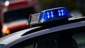 Handys von Polizisten wegen rassistischer Chatgruppe beschlagnahmt