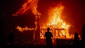 Die ganze Stadt steht in Flammen