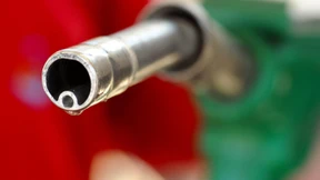 An der Tankstelle bleibt es erst mal günstig