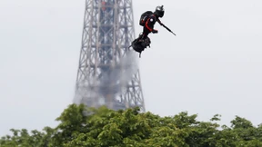 Das steckt hinter dem fliegenden Mann von Paris