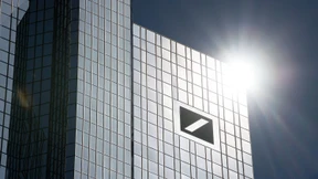 Deutsche Bank verdient überraschend viel