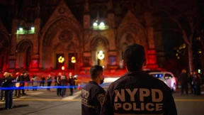 Mann schießt vor Kirche in New York um sich