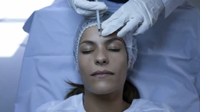 Die gefährlichen Versprechen der „Beauty-Docs“