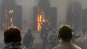 Soldaten stürmen Tahrir-Platz in Kairo