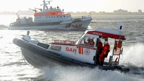 Vater und Söhne knapp vor dem Ertrinken gerettet